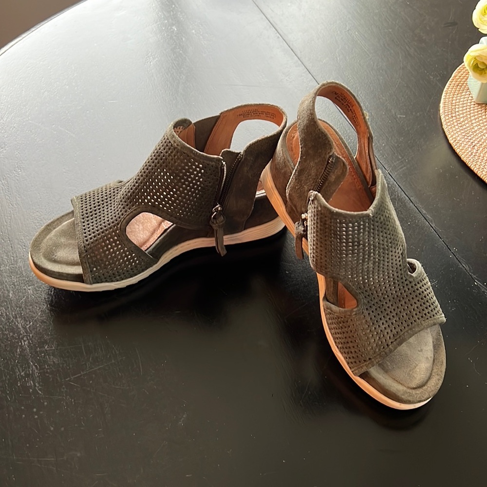 Soft Sandals  Hunter Green size 7 worn a few times lots of life left in them